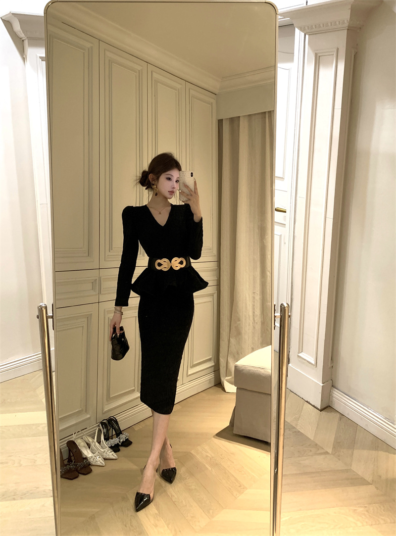 Elegant French Ruffle Waist-Slimming Bodycon Textured V-Neck Long-Sleeve Dress - Image 4